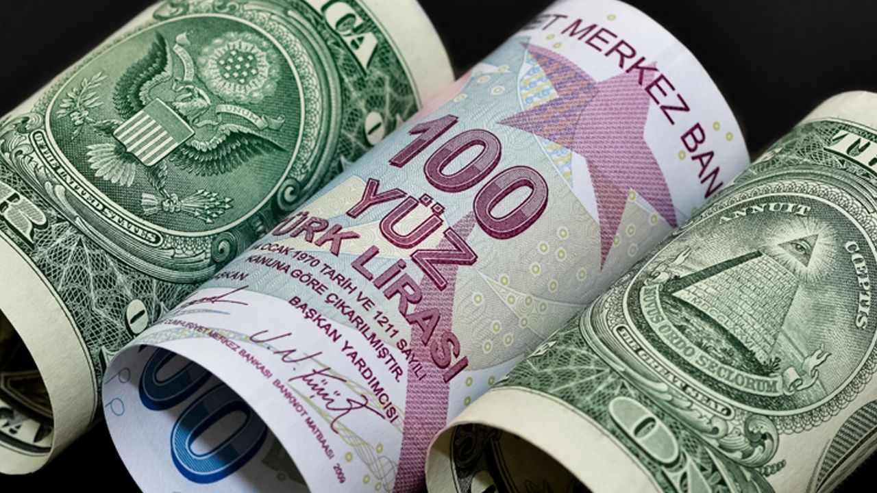 Dolar ve euro yılın en yüksek seviyesini gördü
