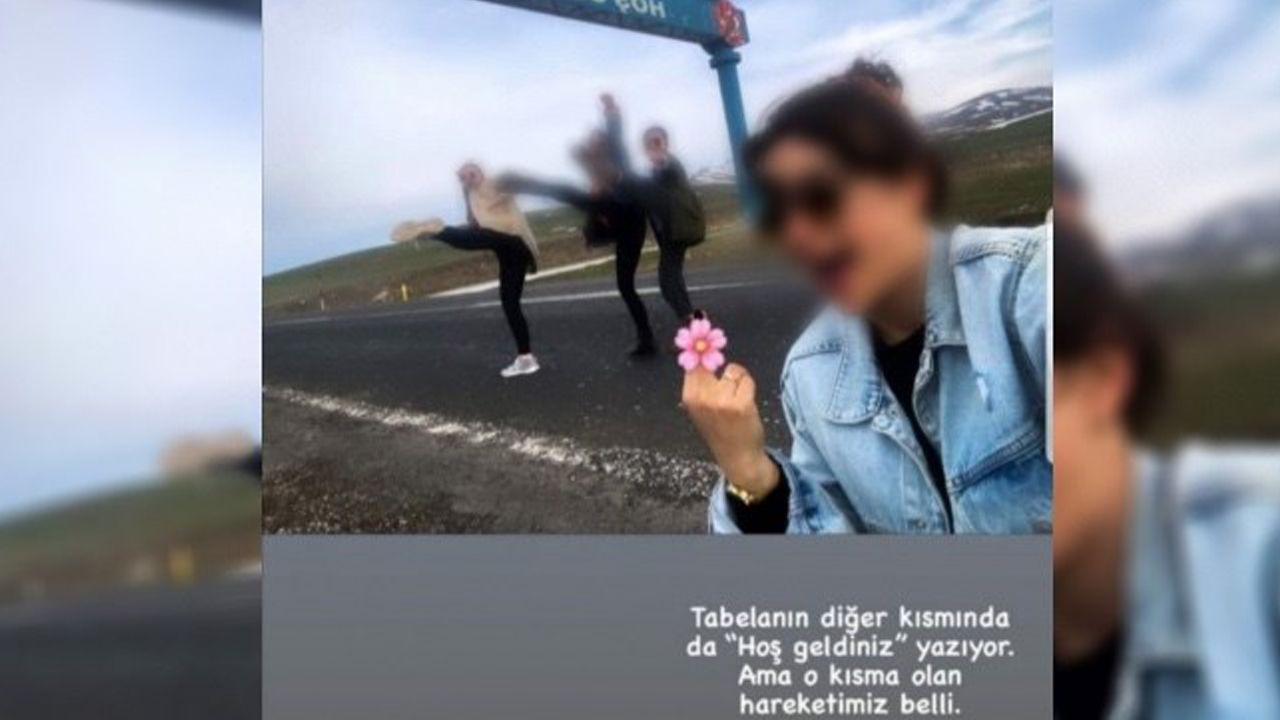 Türkçe-Kürtçe tabela önünde el hareketi yapan öğretmenlere soruşturma