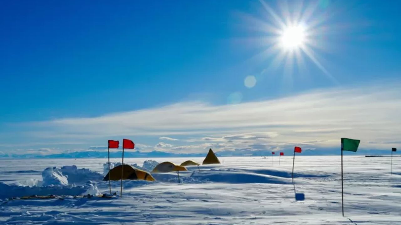 Güney Kutbu: Buz kütlesinin altında yatan su rezervuarının sırrı ne?