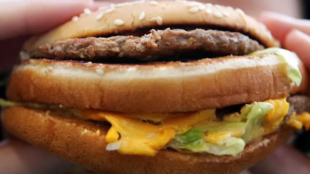 McDonald's'a 'reklamlarında hamburgerleri olduğundan büyük gösterdiği için' dava açıldı