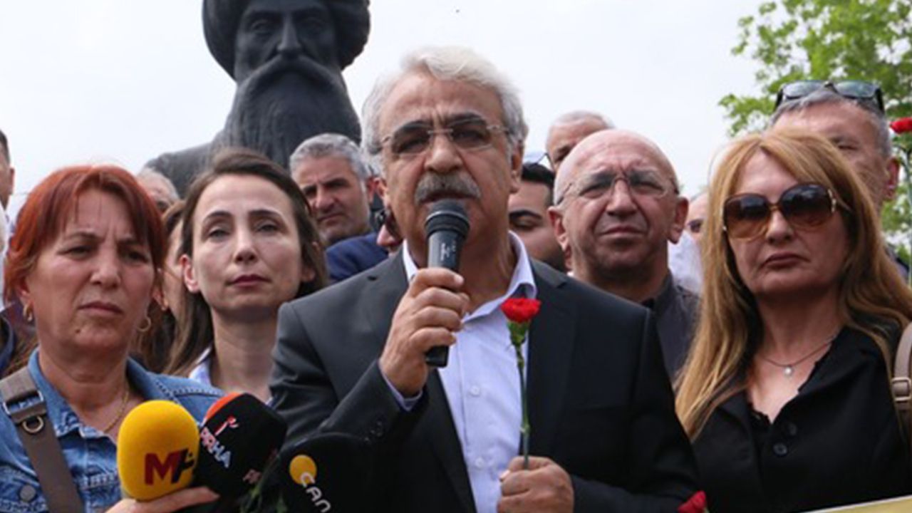 Sancar Dersim anmasında: 4 Mayıs bir kara gündür, Kürtçe tabirle roja reş'tir