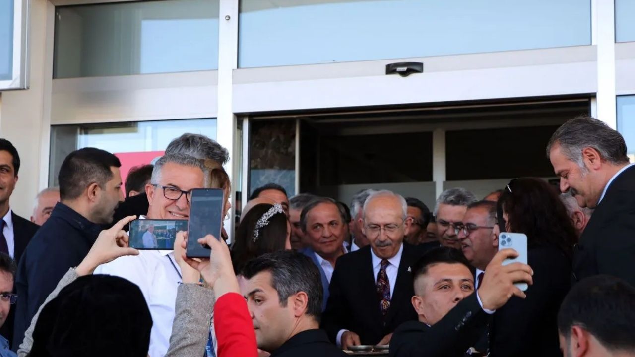 Kılıçdaroğlu Van'da: Ekmek, su ve tuzla karşılandı