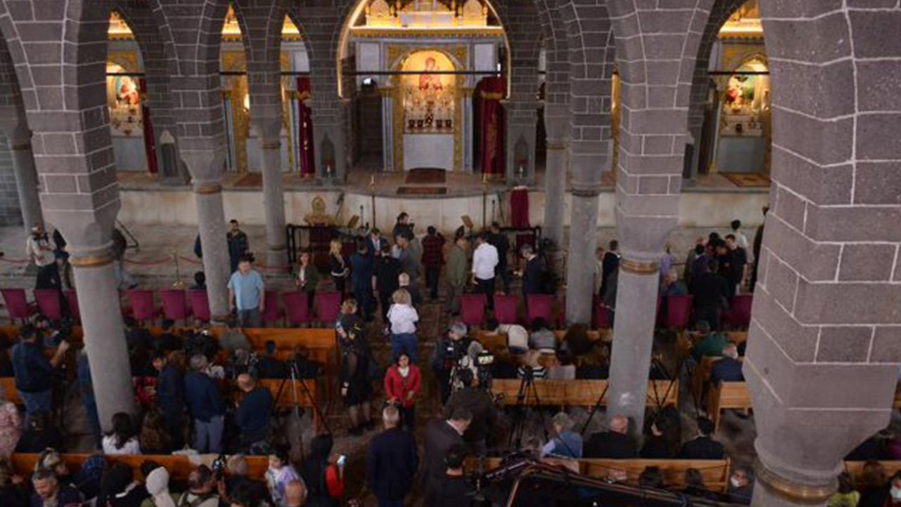 Surp Giragos Ermeni Kilisesi 7 yıl sonra ibadete açıldı