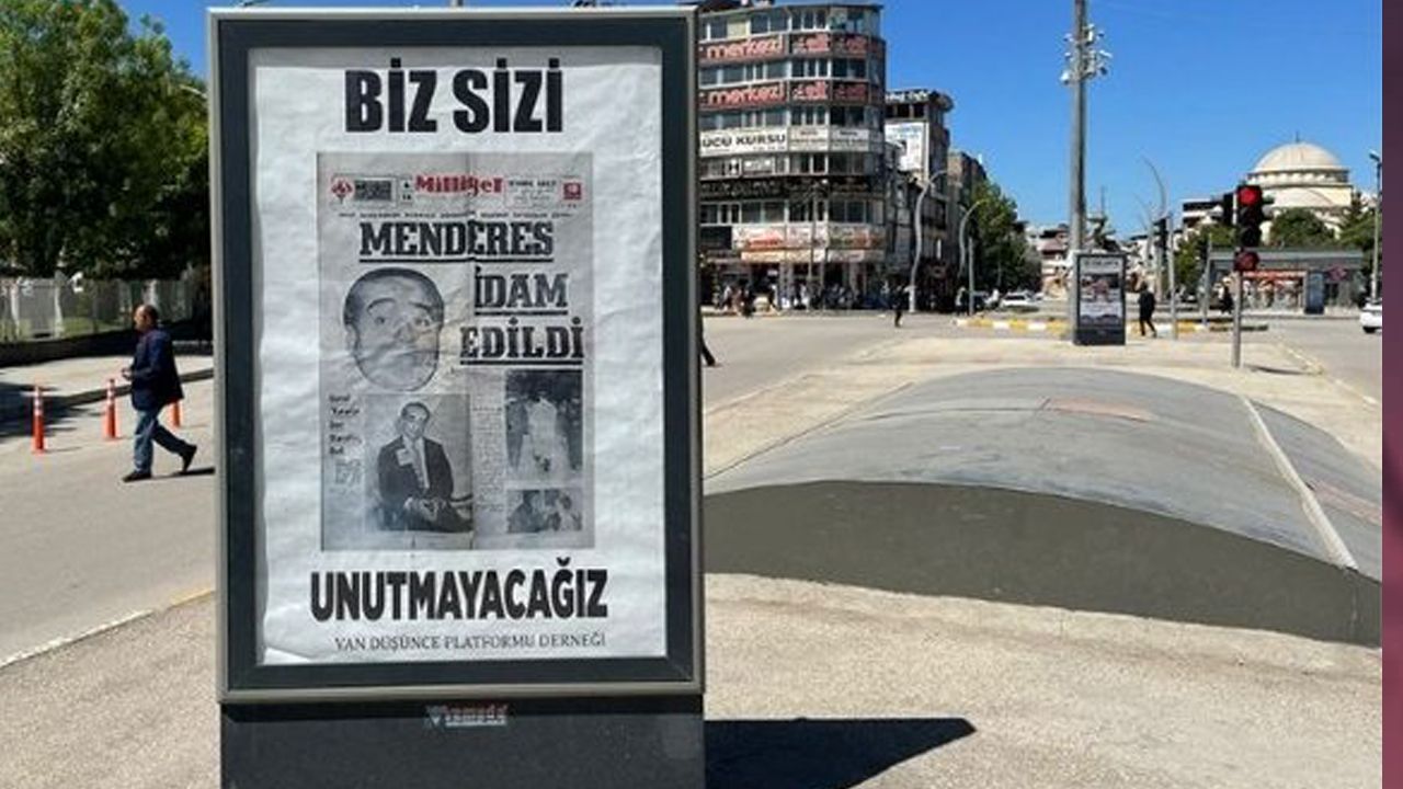 CHP’nin çalıştayı öncesi Van sokaklarına Menderes afişleri asıldı