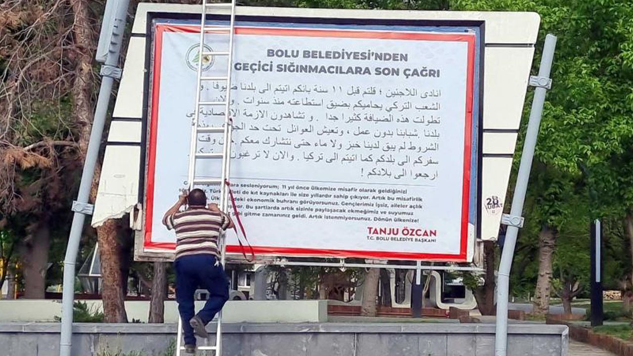Tanju Özcan'ın mülteci hedef alan afişleri "nefret ve ayrımcılık" gerekçesiyle kaldırıldı