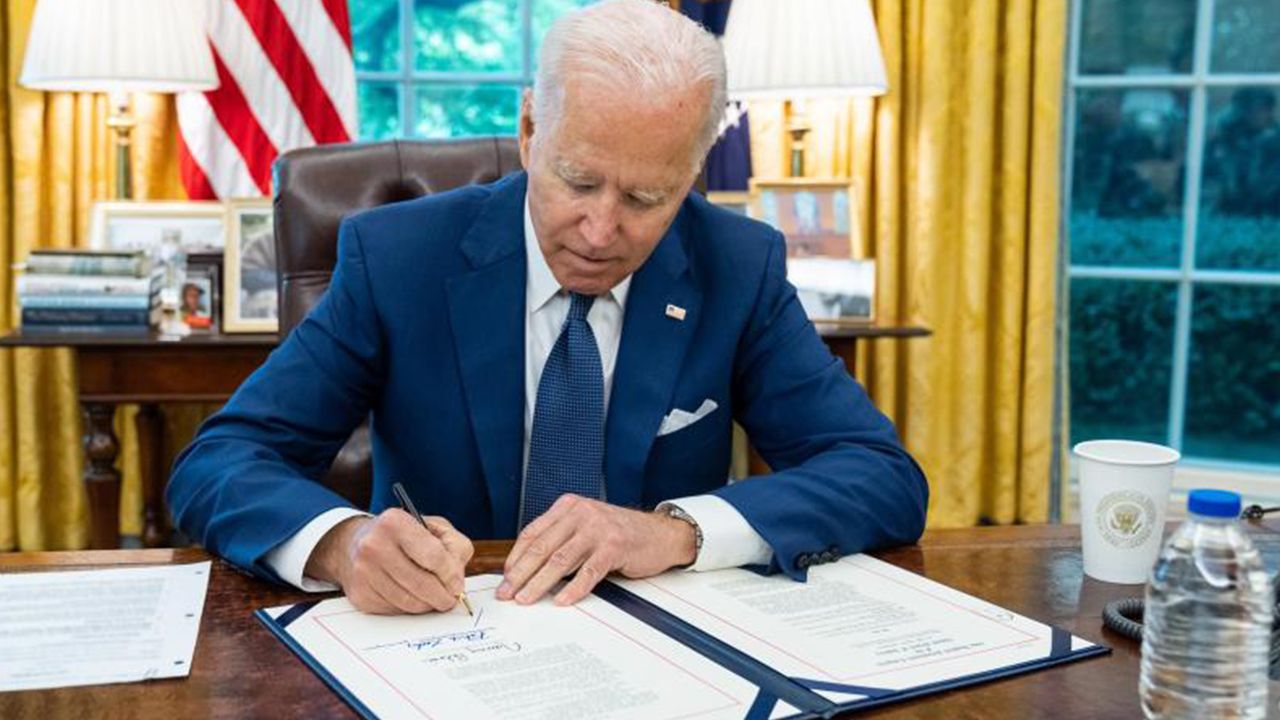 ABD Başkanı Biden, demir yollarında olası bir grevi engelleyen kararname yayımladı