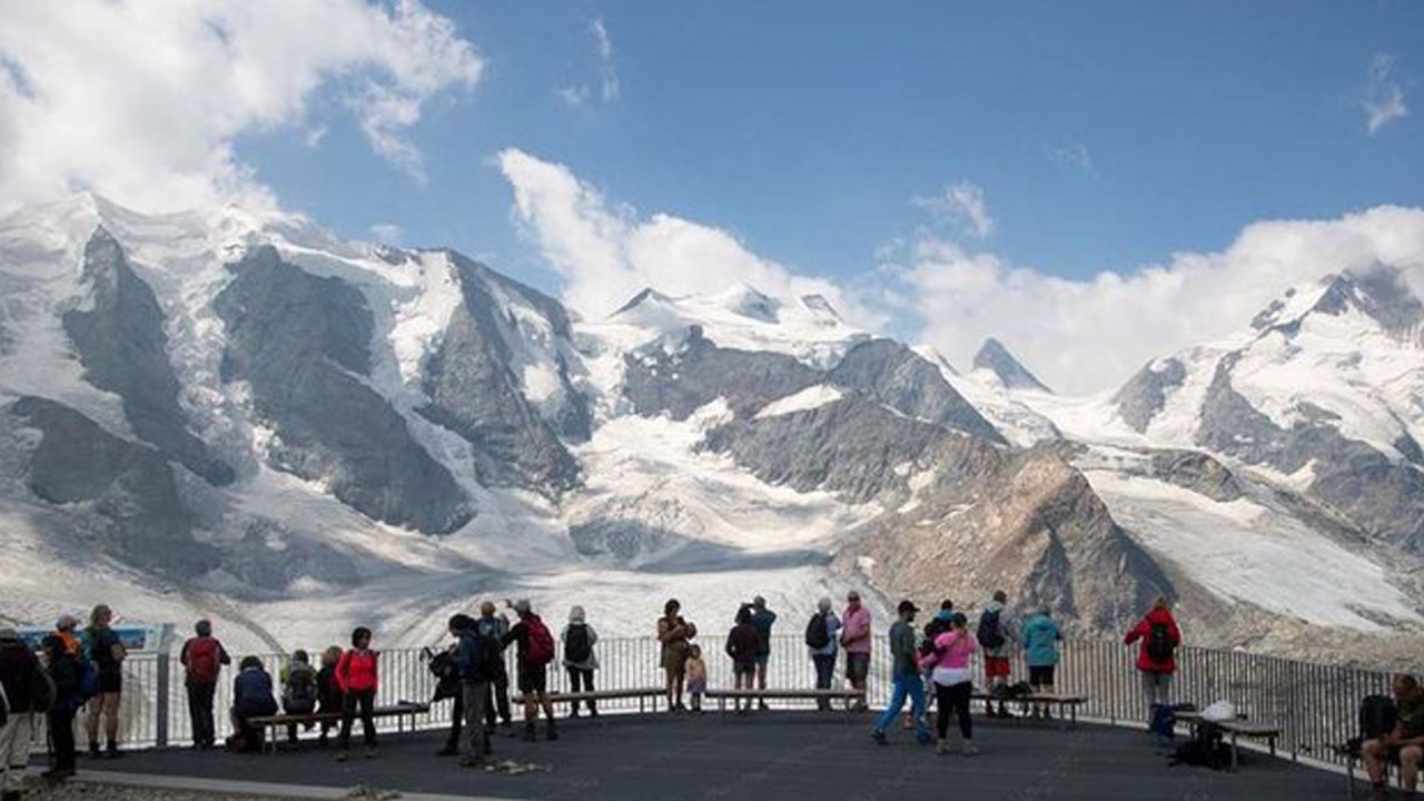 Alpler'de buzul erimesi İtalya ve İsviçre arasındaki sınırı değiştirdi