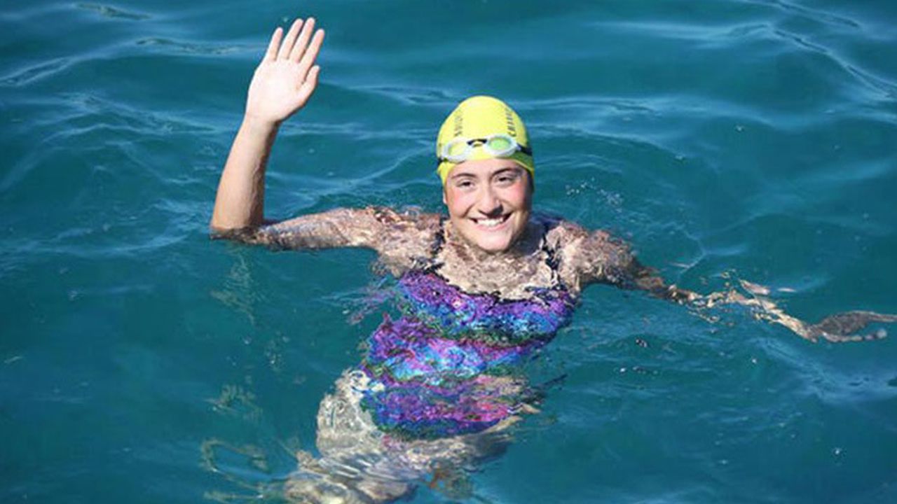 21 yaşındaki Türkoğlu, Manş'ı yüzerek geçti