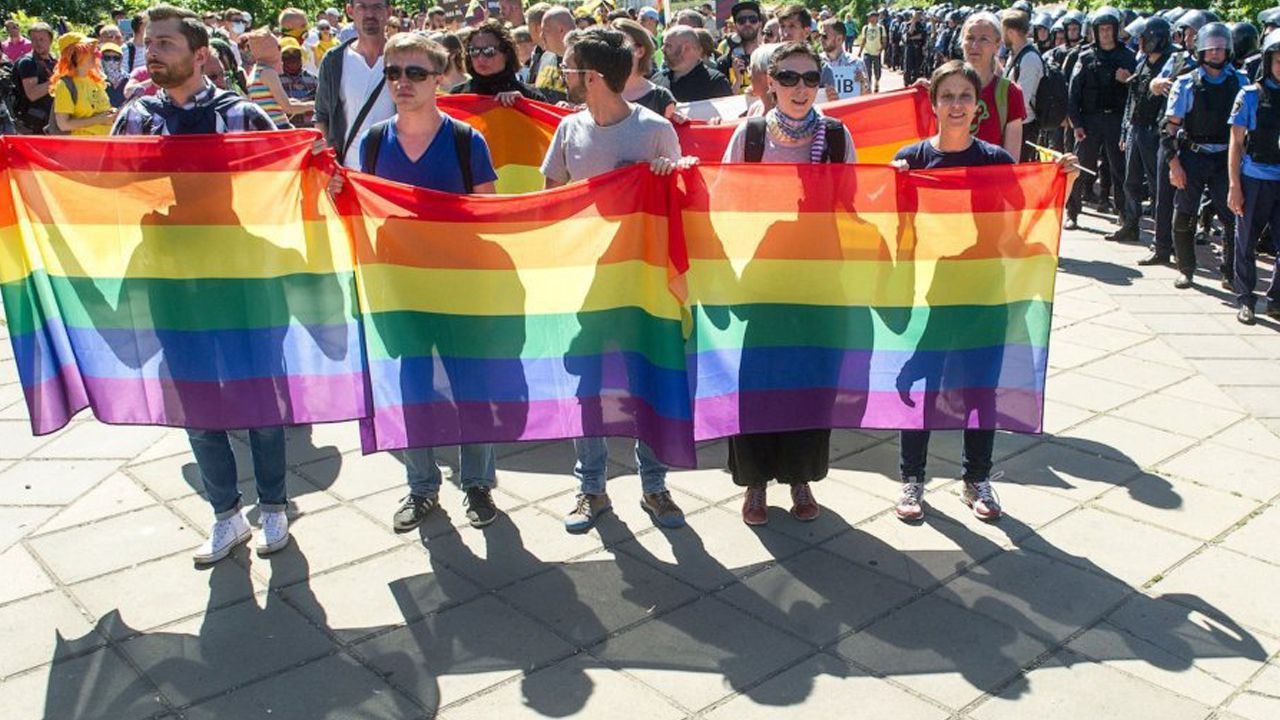 Ukrayna’da eşcinsel evliliğin yasallaşması için ilk adım atıldı