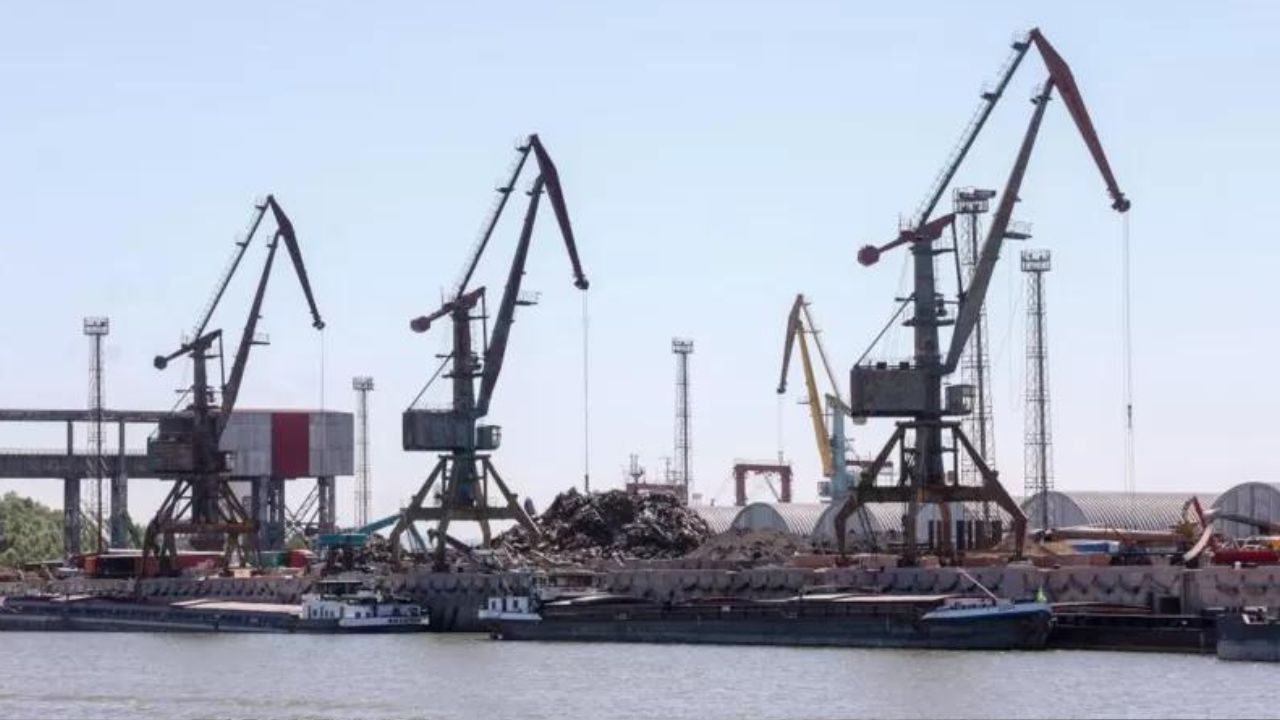 Odessa limanı, tahıl koridoru anlaşmasından saatler sonra 'füzelerle vuruldu'
