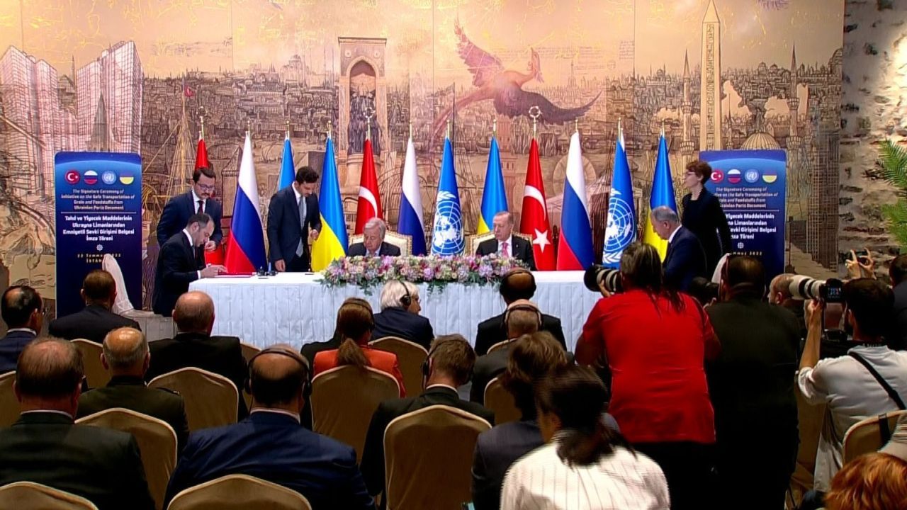 Tahıl koridoru anlaşmaları ayrı ayrı imzalandı: Rus ve Ukraynalı yetkililer aynı masaya oturmadı