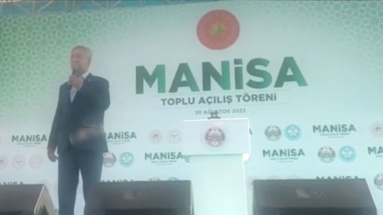 Erdoğan’ın davet ettiği Bülent Arınç, törende AKP’liler tarafından yuhalandı