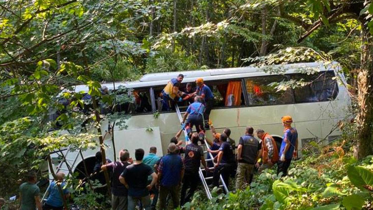 Bursa’da tur otobüsü şarampole yuvarlandı: Ölü ve yaralılar var