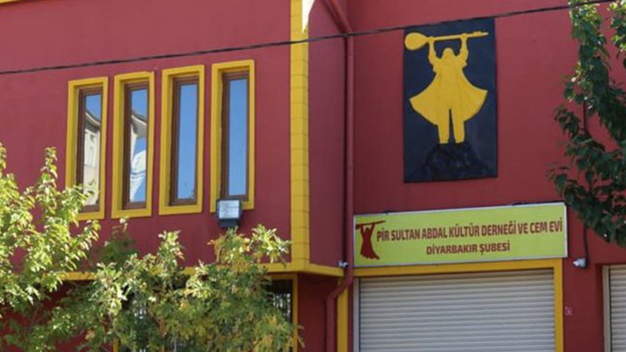 Diyarbakır'da cemevine yer tahsis eden Osman Baydemir'e dava açıldı
