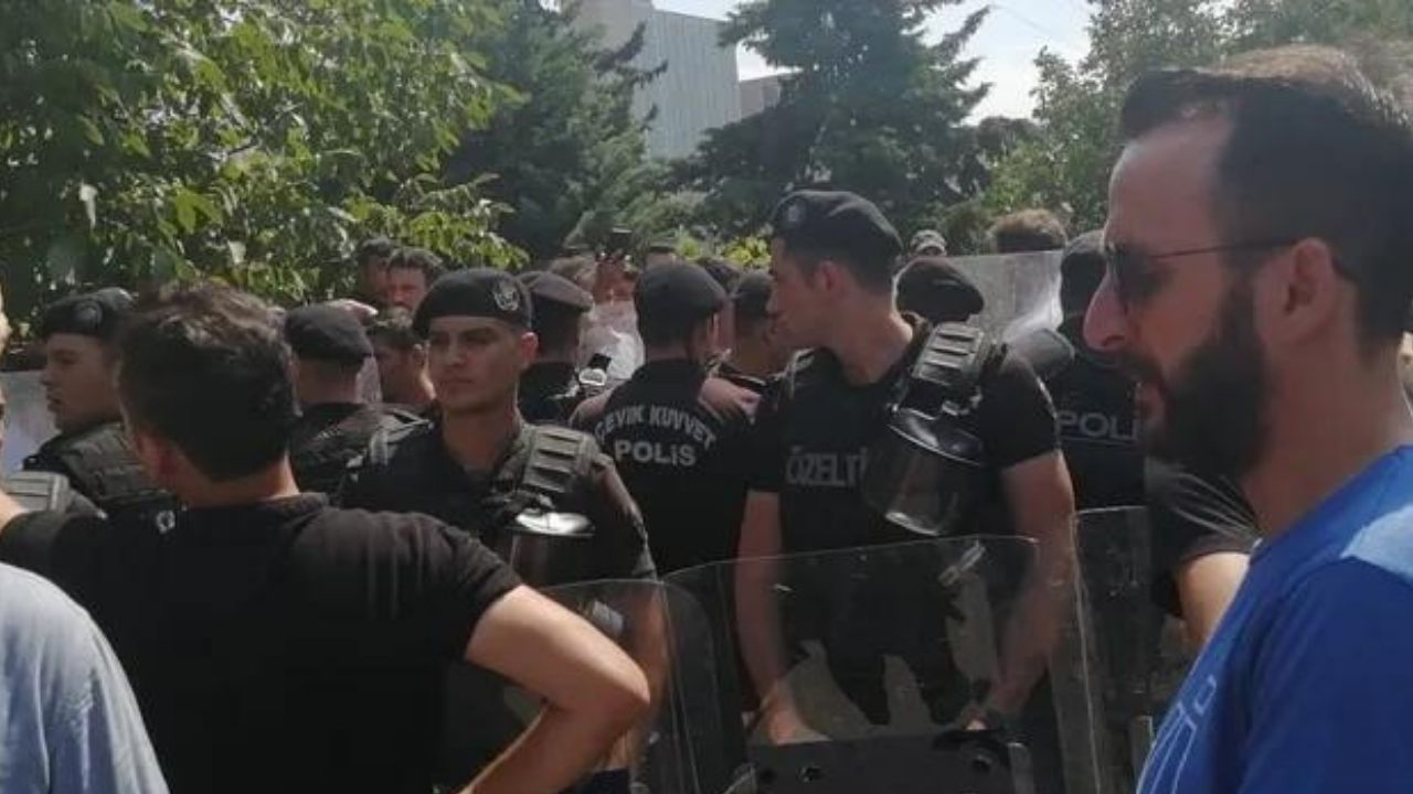 Cumartesi Anneleri'nin basın açıklamasına polis engeli: 12 gözaltı