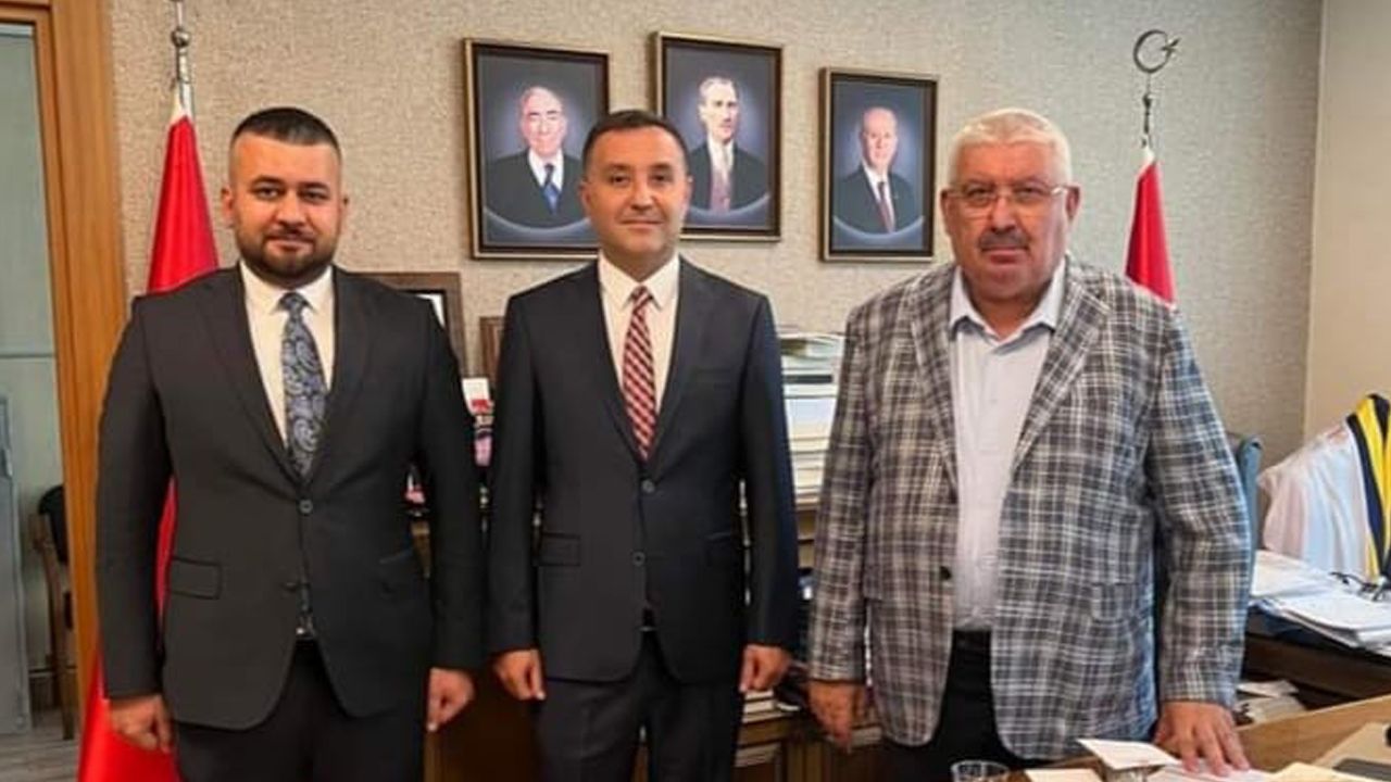 DEVA İl Başkanı  Karabekir'e saldırıyla suçlanan Gözel’in MHP’li Yalçın’la fotoğrafı çıktı