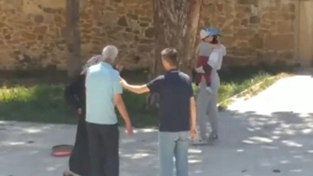 Yozgat'ta cami avlusunda kadına şiddet görüntüleri: 'Baba oğluna yardım etti' iddiası