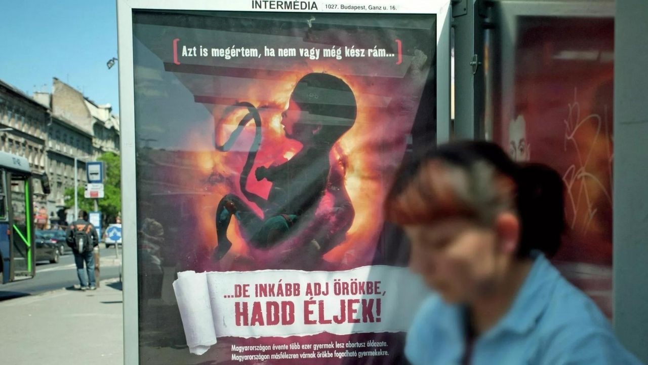 Macaristan'da kürtaja erişim zorlaştırılıyor: Kadına 'ceninin kalp atışlarını' dinleme mecburiyeti