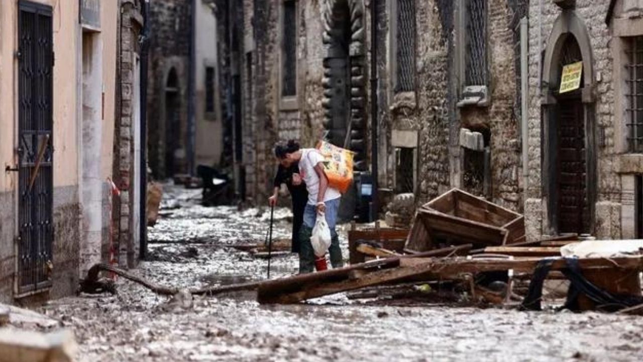 İtalya'da saatler içinde 6 aylık yağış: 10 kişi öldü, 4 kişi kayıp