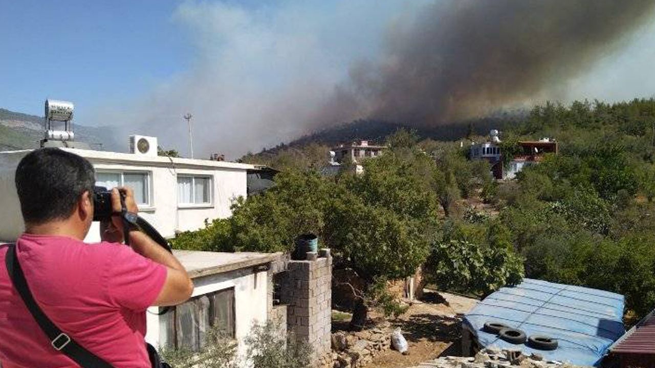 Mersin'deki orman yangını kontrol altına alınamadı: 30 ev boşaltıldı