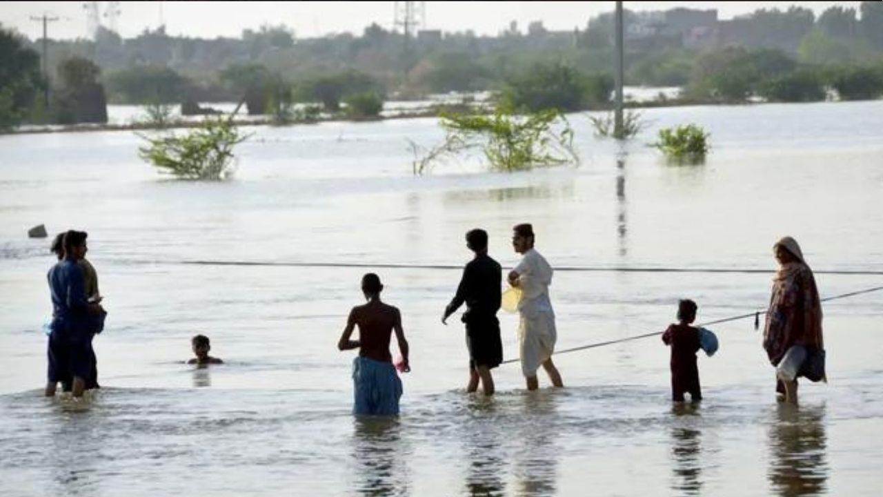 Pakistan'da muson yağmurlarında ölenlerin sayısı bin 200'ü geçti
