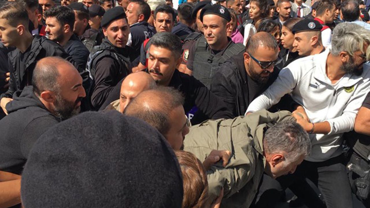 SOL Parti PM Üyesi Alper Taş'ın polisin sert müdahalesiyle gözaltına alınmasına tepki yağdı