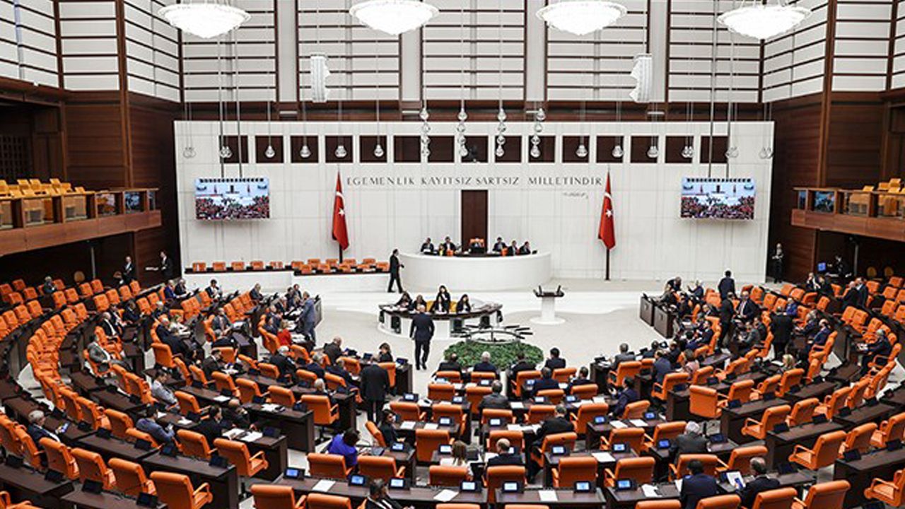 'Asgari ücretin altında maaş alan emeklilerin durumunun araştırılması' önergesi AKP ve MHP oylarıyla reddedildi