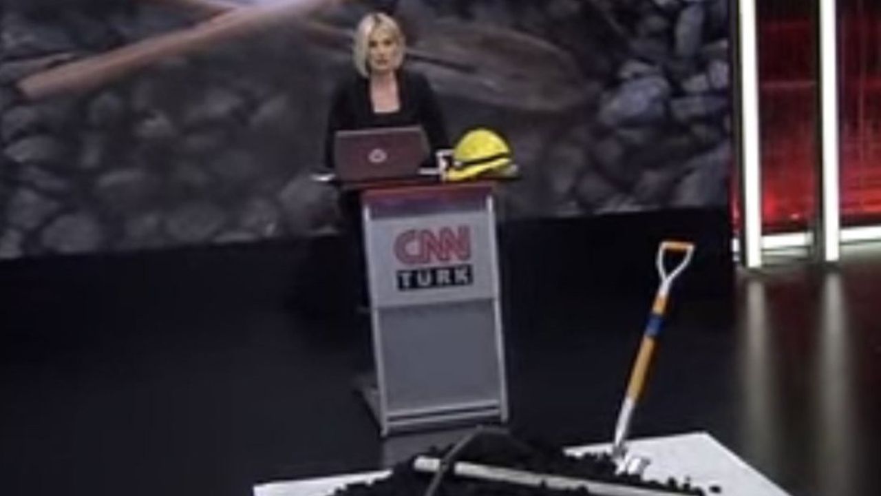 CNN Türk stüdyoya kömür getirdi, profesör şaşırdı