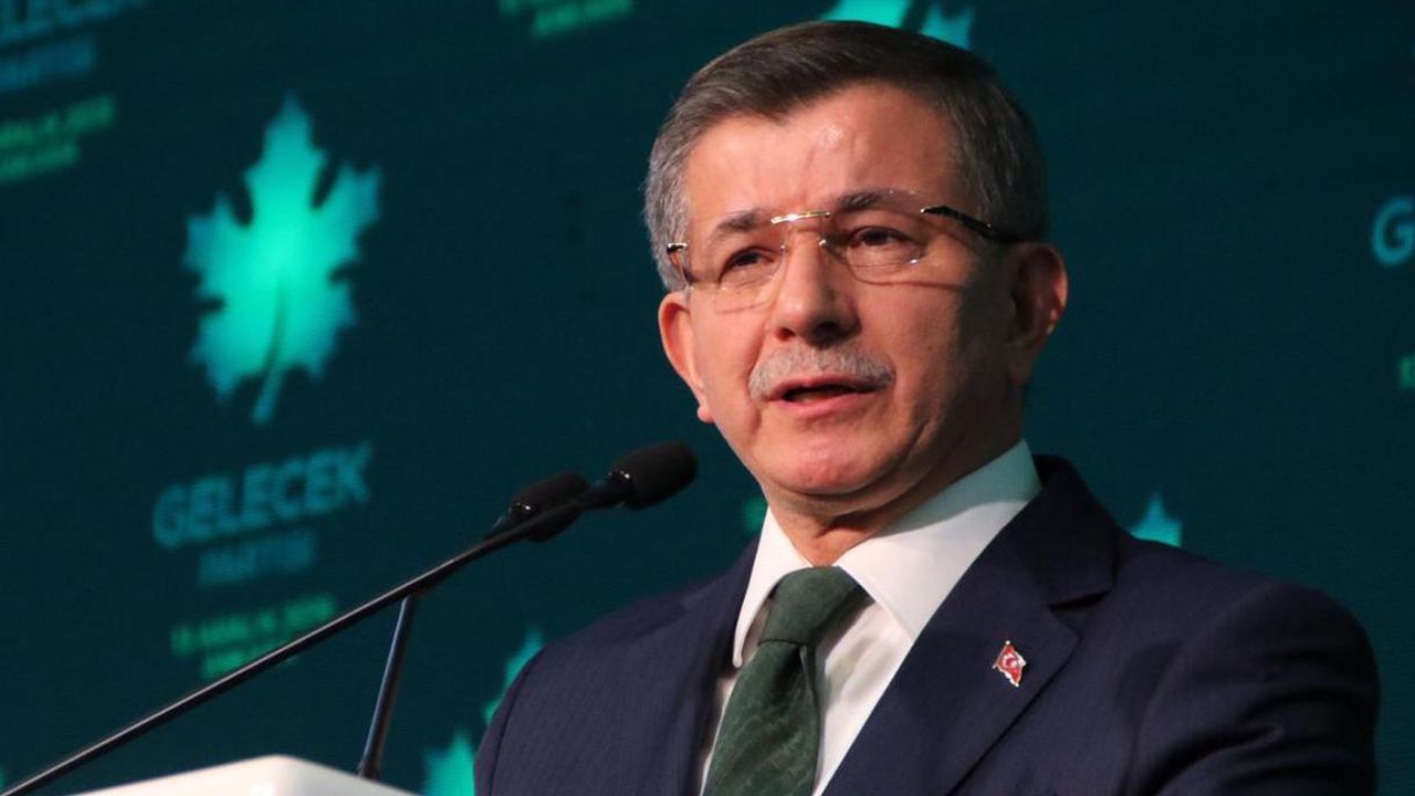Ahmet Davutoğlu'na seslendi: 'Delikanlıysan konuş'