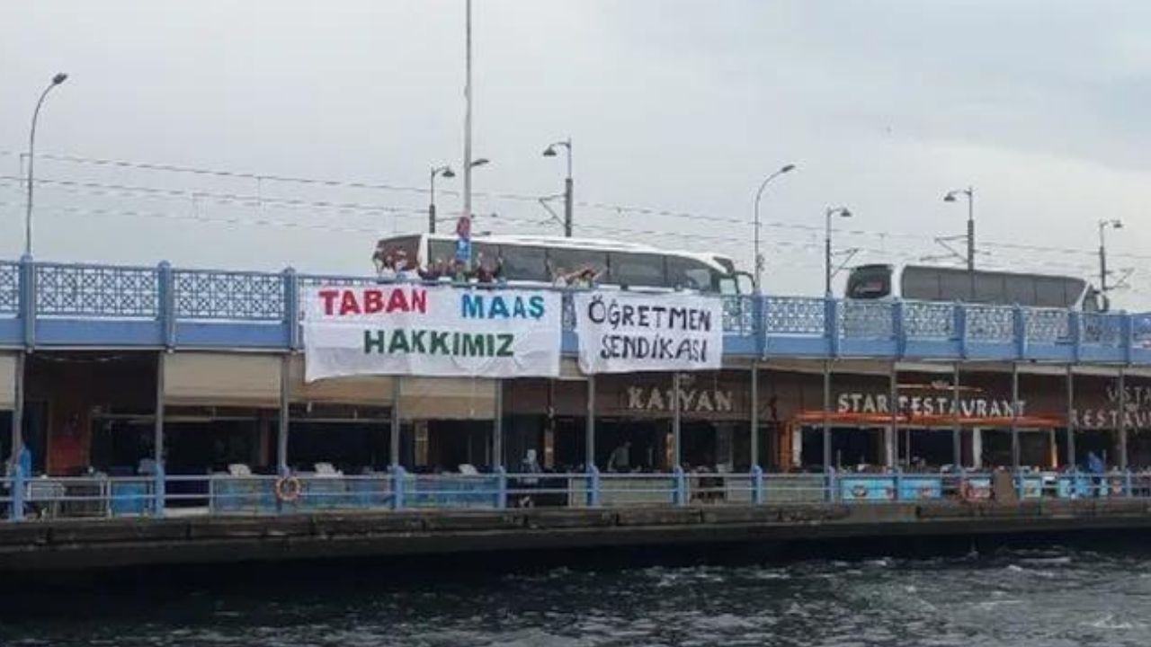 Özel Sektör Öğretmenleri Sendikası, Galata Köprüsü'ne pankart astı