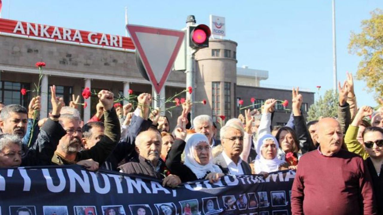 10 Ekim Ankara Katliamı'nda yaşamını yitirenler Ankara Garı önünde anıldı