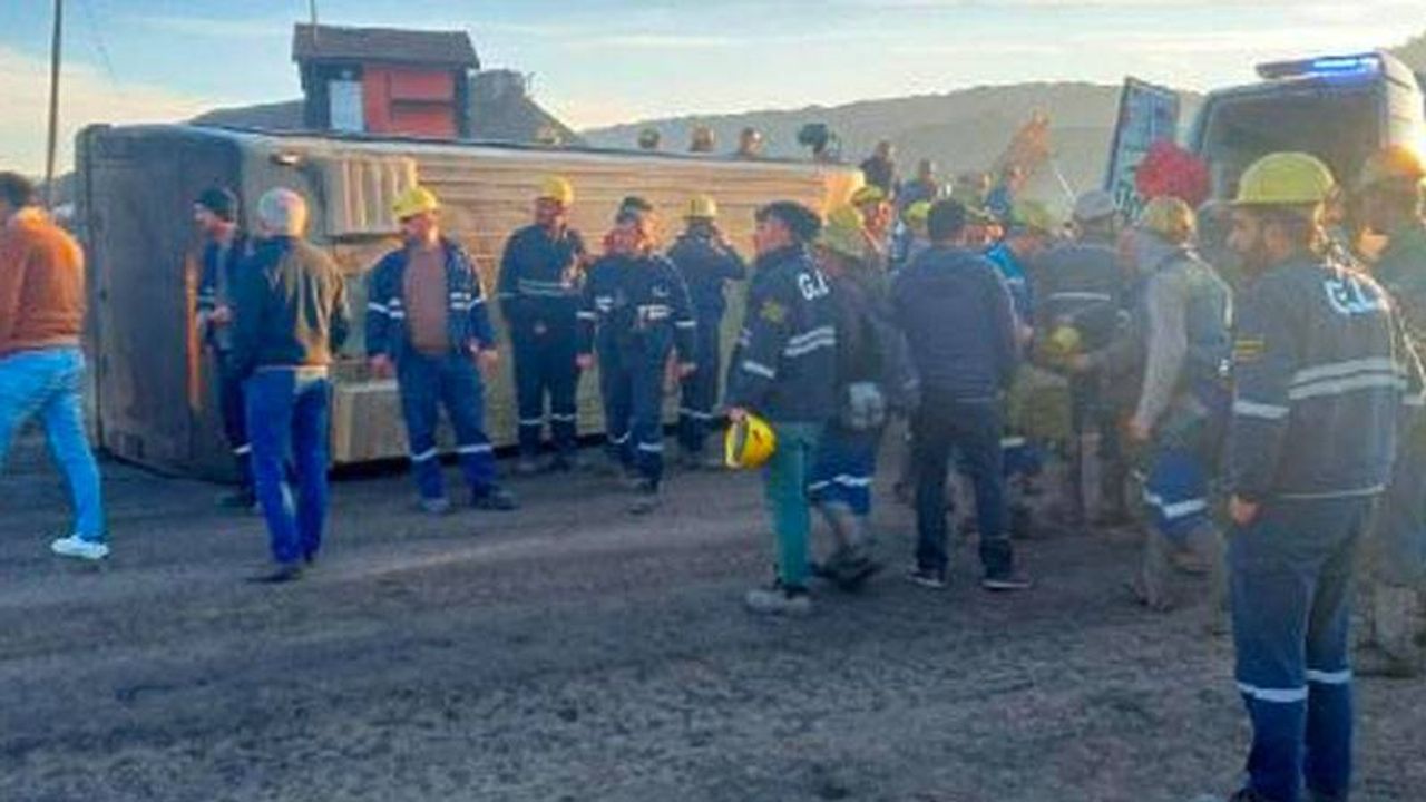 Madencileri taşıyan servis midibüsü devrildi: 11 yaralı