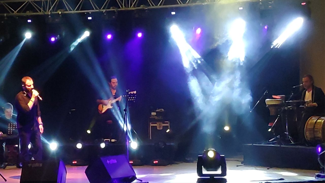 Kürt sanatçı Delil Dilanar İzmir'de konser verdi