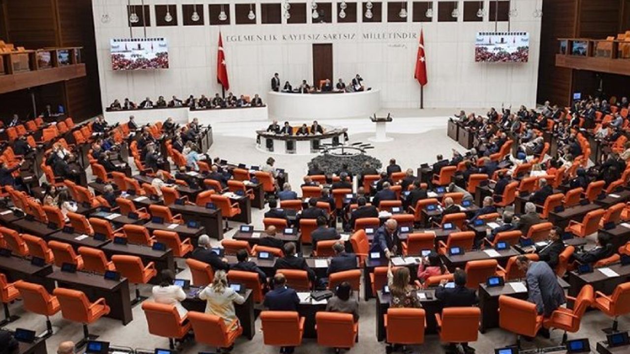 'Sansür Yasası' teklifinin hapis cezası öngören 29. maddesi kabul edildi
