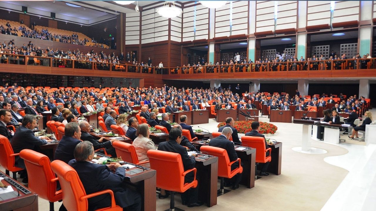 Anayasa hukukçusu Kaboğlu'ndan "Dezenformasyonla Mücadele Yasası"na tepki
