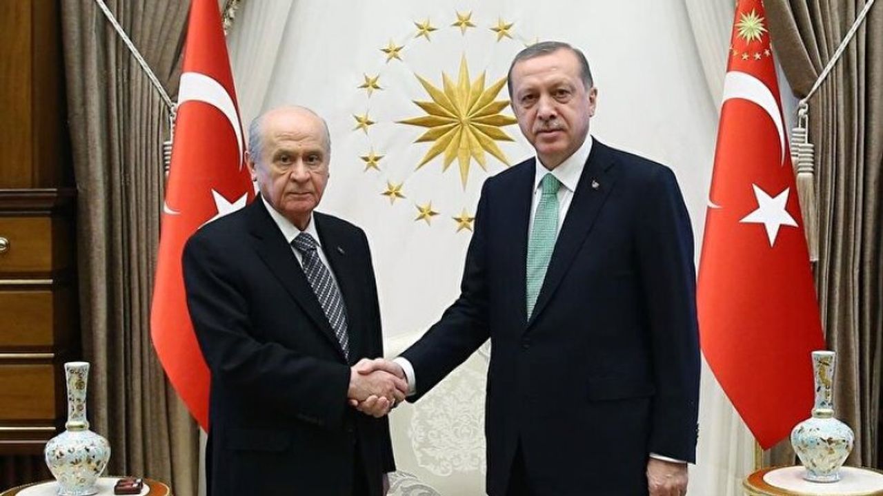 AKP'nin başörtüsü teklifi MHP'ye sunuldu