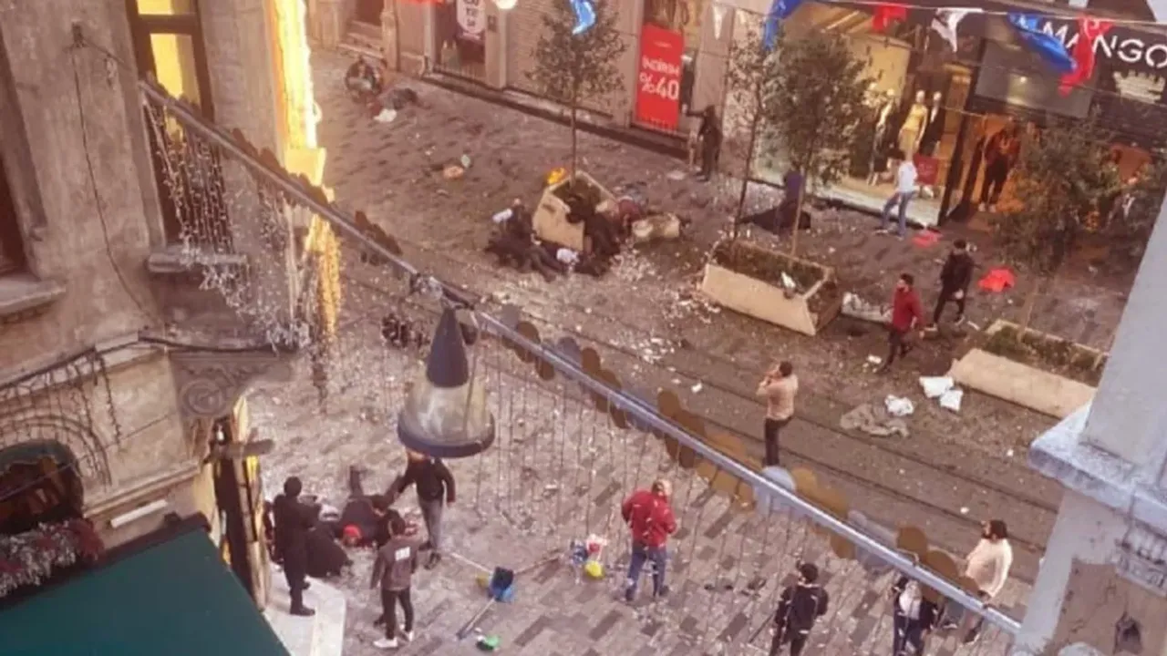 İstiklal Caddesi'nde patlama meydana geldi: 4 kişi hayatını kaybetti, 38 kişi yaralandı