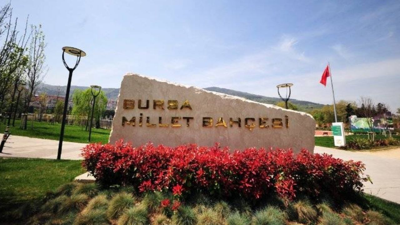 Bursa'da millet bahçesi tabelasından harf çalan 2 kişiye hapis cezası
