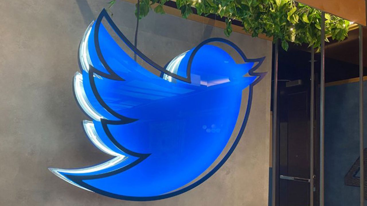 Twitter, 'mavi tik'i yeniden erteledi