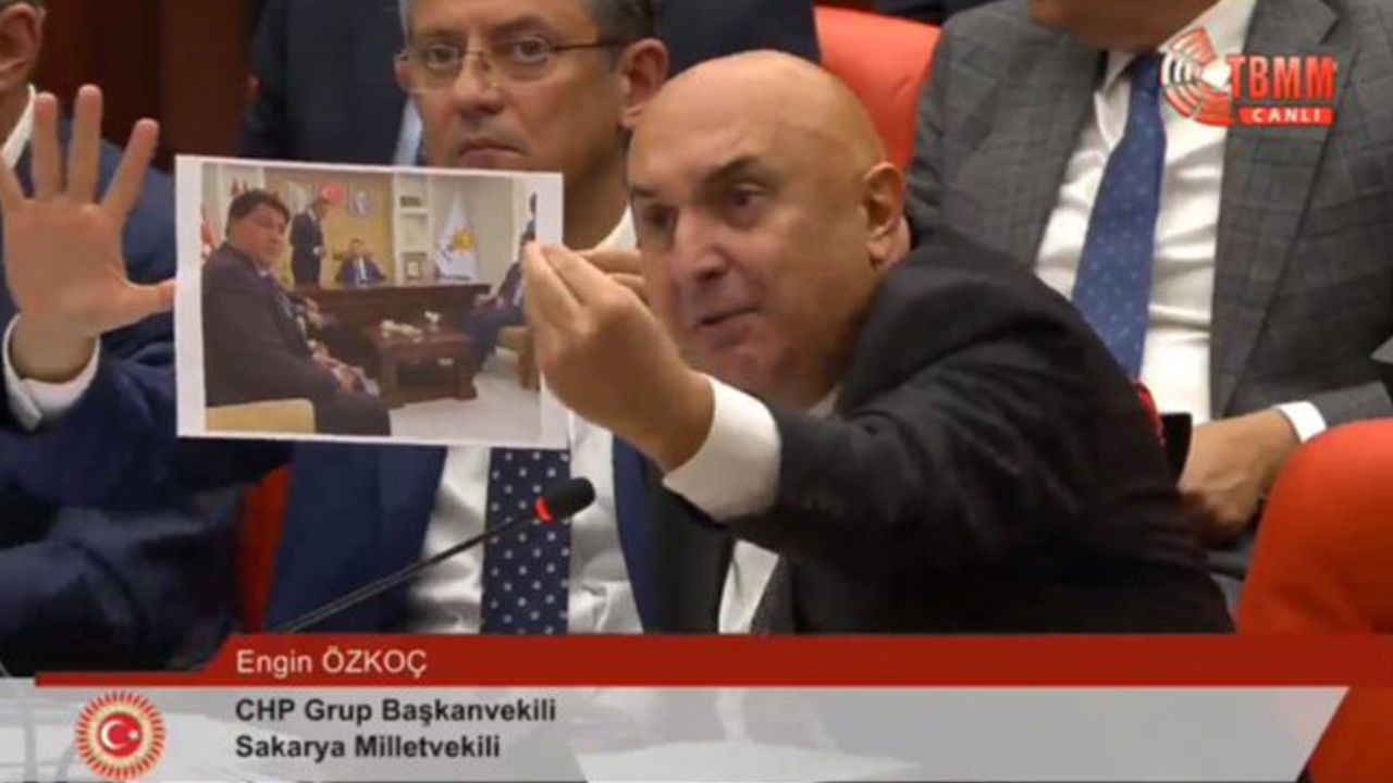 Fuat Oktay'ın 100 kilo eroinle yakalanan Veysel Filiz'le fotoğrafı Meclis'te tartışma çıkardı