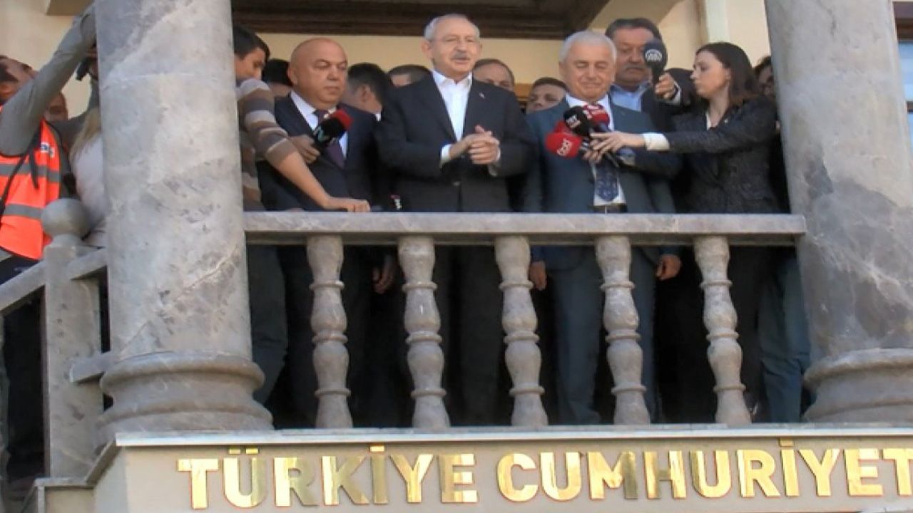 Yurttaşlar çağırdı Kılıçdaroğlu balkon konuşması yaptı