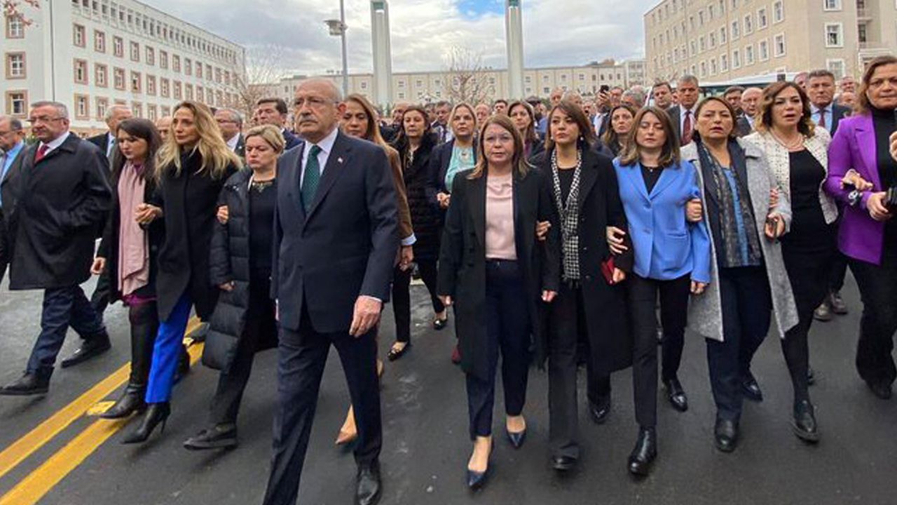 Kılıçdaroğlu Adalet Bakanlığı önüne gitti