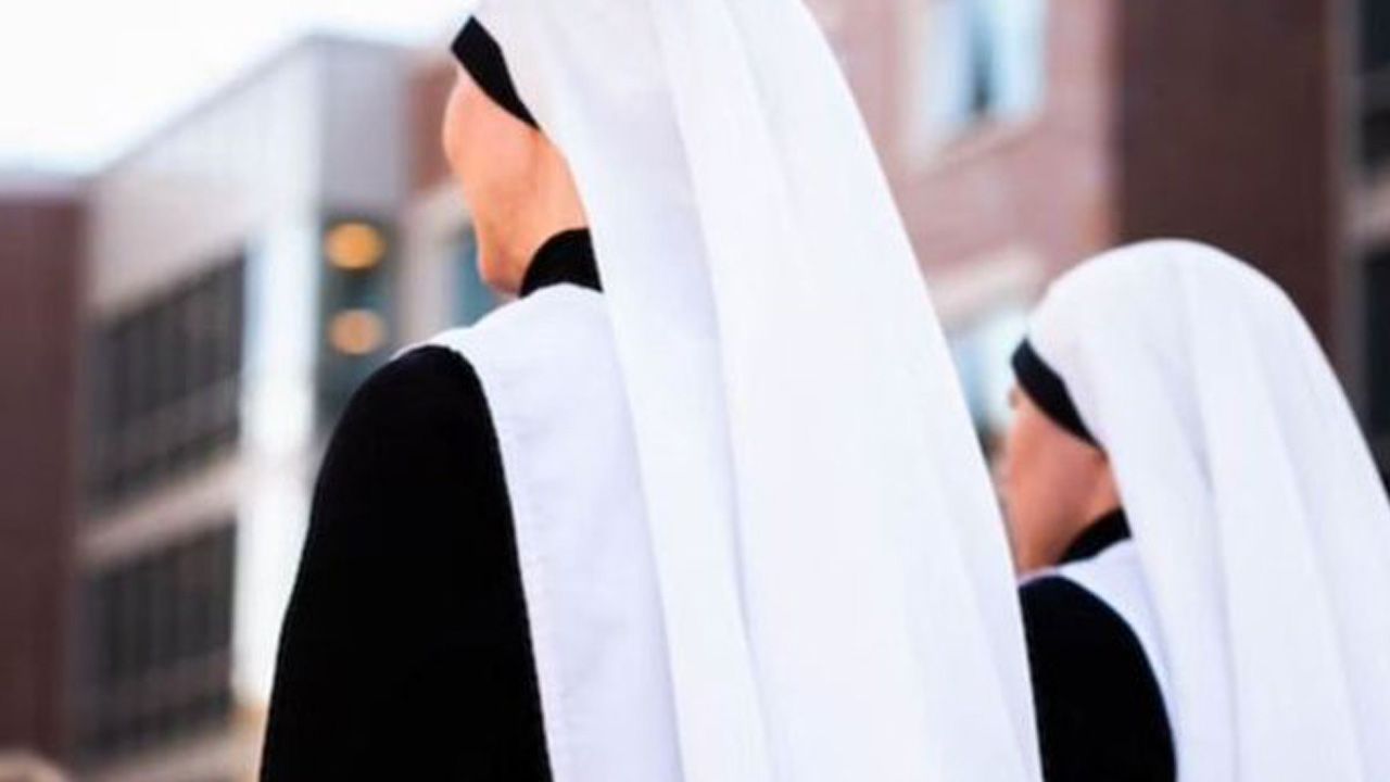 Papaya yakın rahibe 'üçlü seks' suçlaması