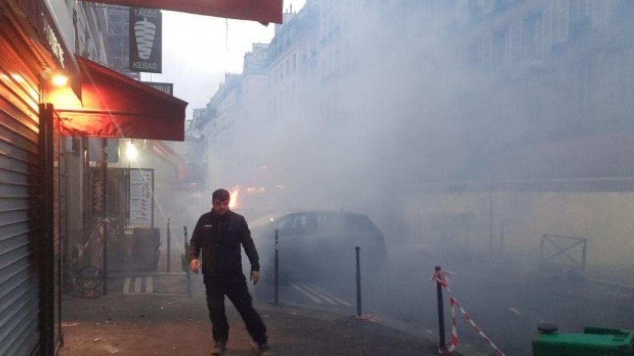 Ahmet Kaya Kültür Merkezi önünde toplanan kitleye Fransız polisi saldırdı