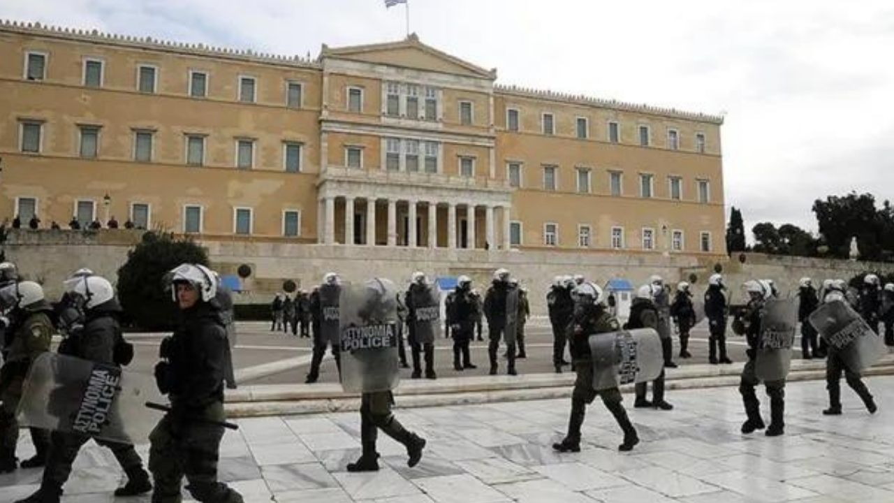 Yunanistan'da 16 yaşındaki genci vuran polise 'geçici ev hapsi'