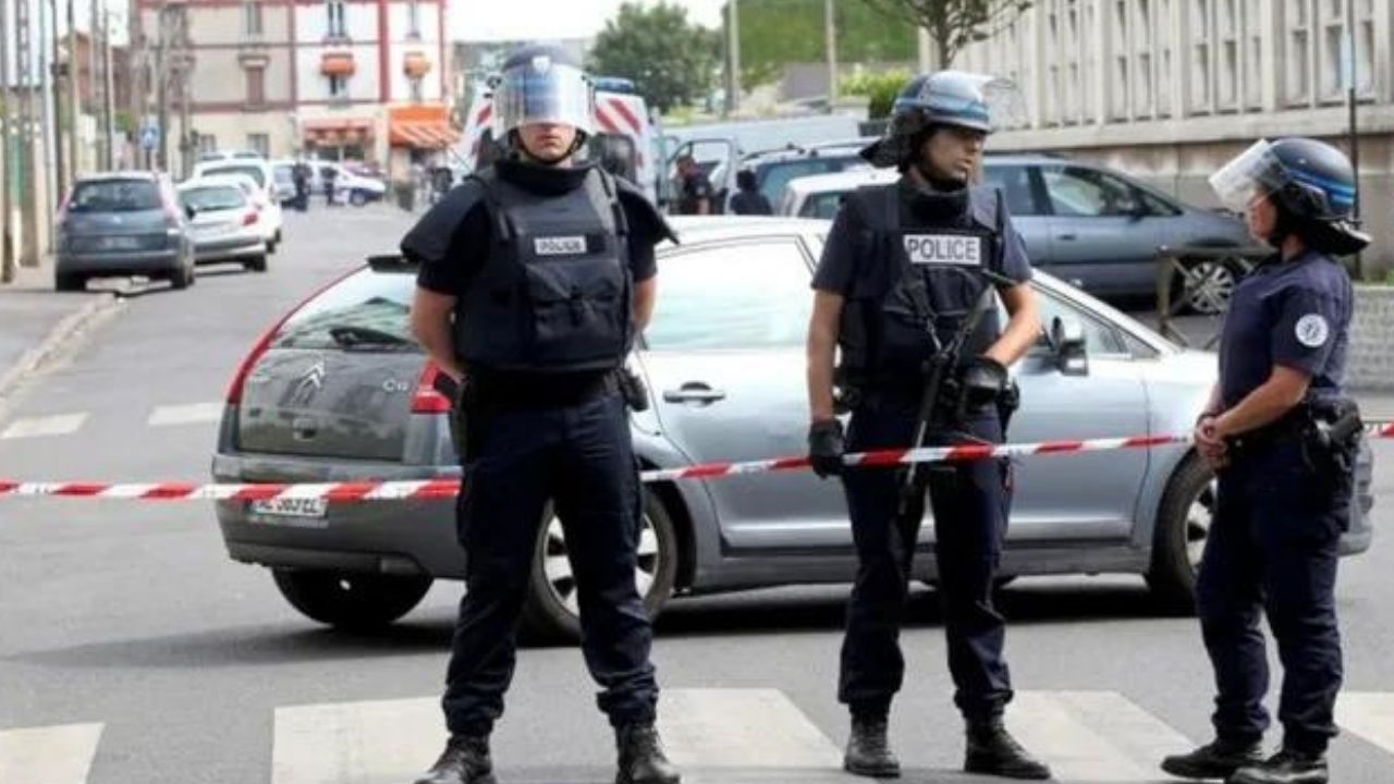 Fransa'da bıçaklı saldırı: Yaralılar var