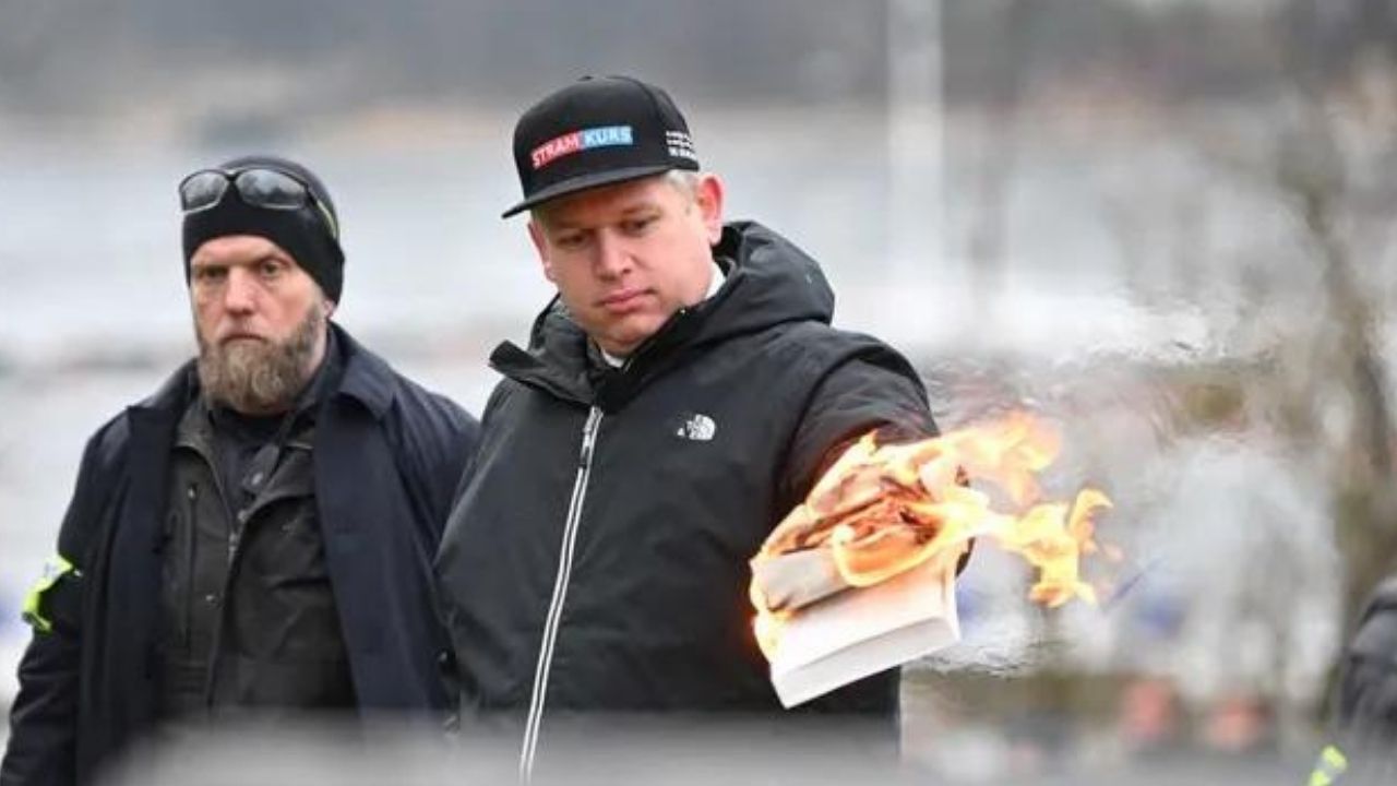 İsveç'te ırkçı lider, Türkiye Büyükelçiliği önünde Kuran-ı Kerim yaktı