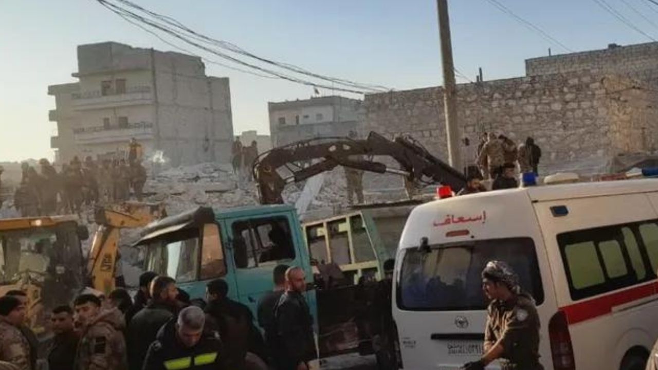 Halep'te Kürt mahallesi Şeyh Maksud'da 5 katlı bina çöktü: En az 11 ölü