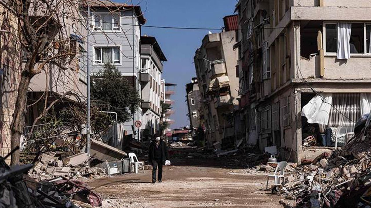 AFAD deprem kayıplarını güncelledi: 42 bin 310 kişi hayatını kaybetti