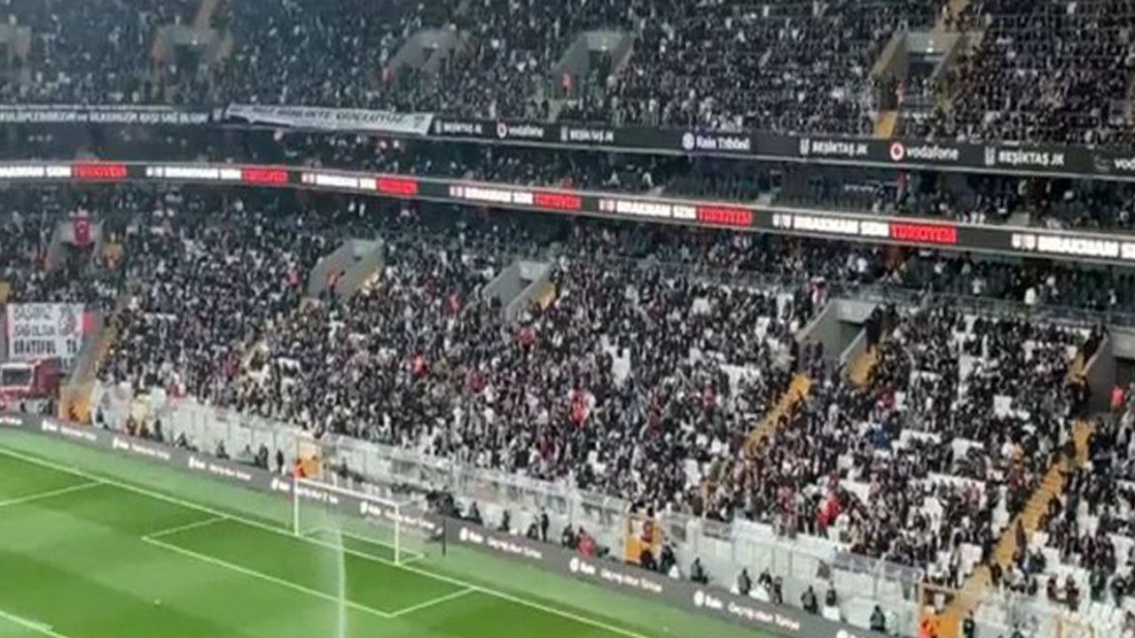 Beşiktaş-Antalyaspor maçında 'Hükümet istifa' sloganları atıldı